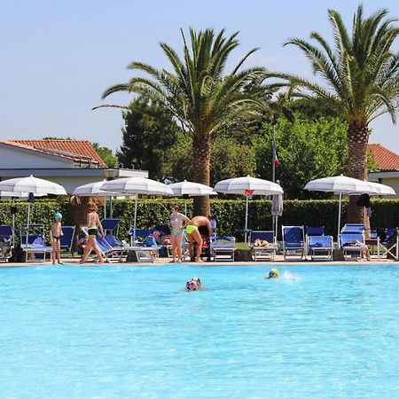 Apartment In Cecina Mare With Outdoor Pool Marina di Cecina Eksteriør billede