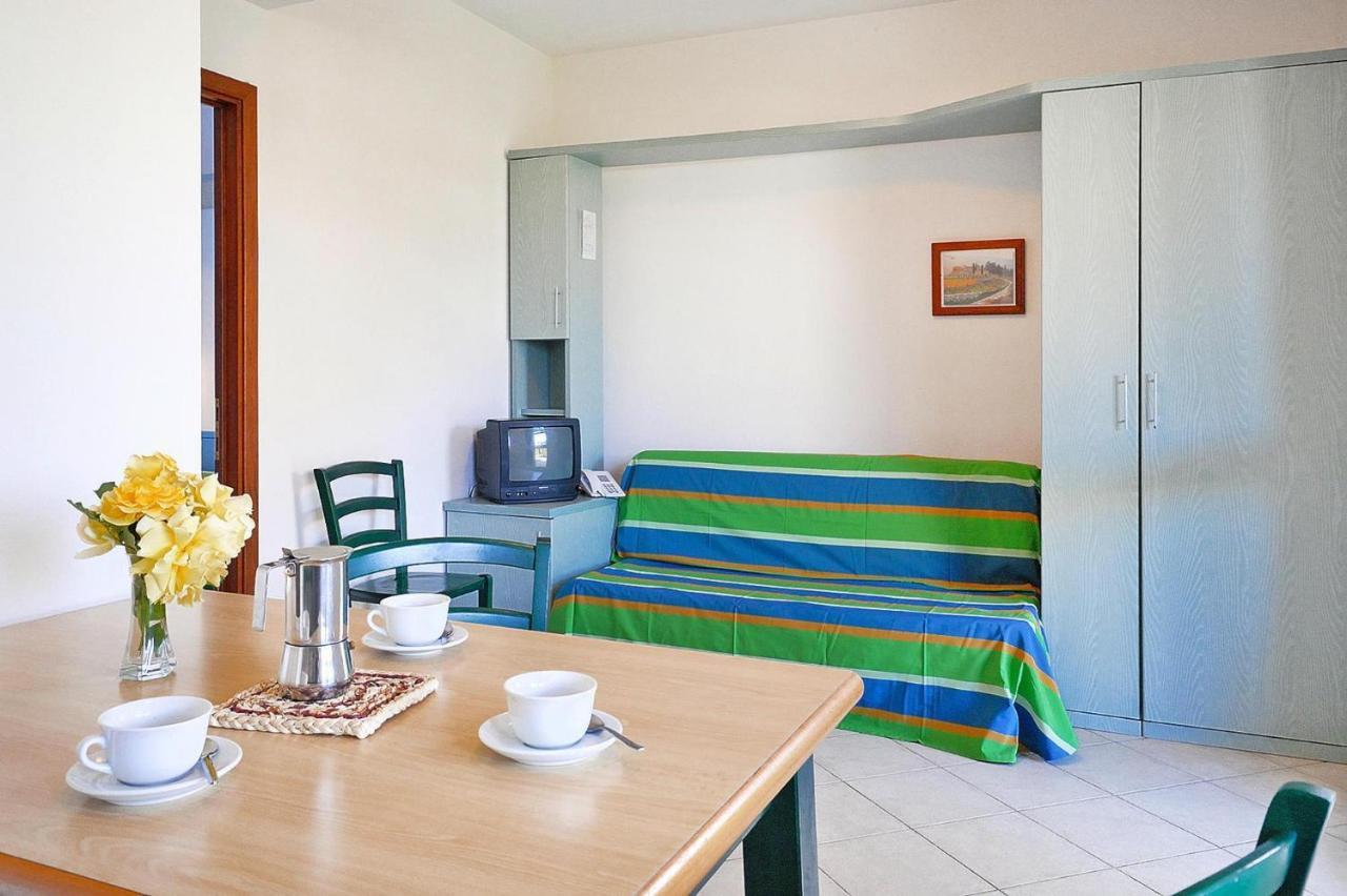 Apartment In Cecina Mare With Outdoor Pool Marina di Cecina Eksteriør billede