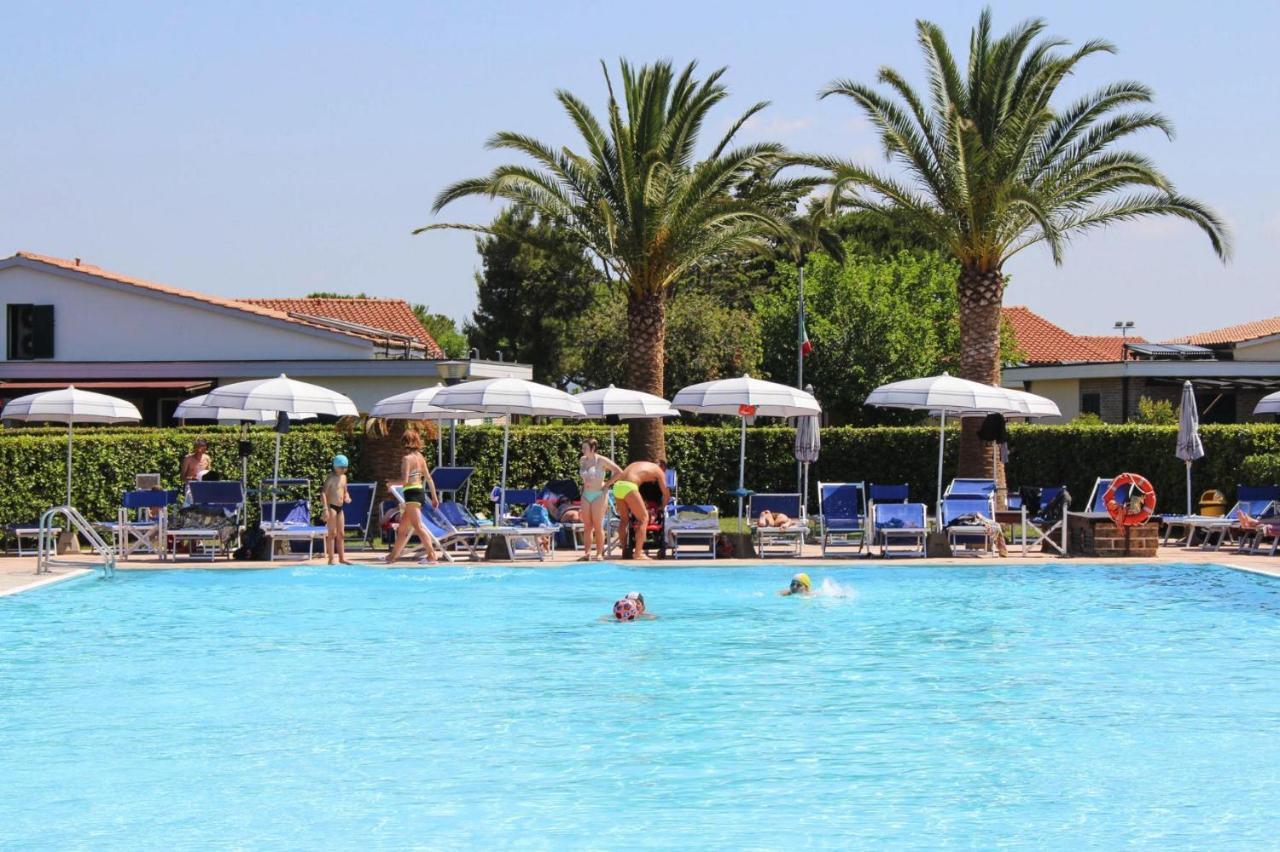 Apartment In Cecina Mare With Outdoor Pool Marina di Cecina Eksteriør billede
