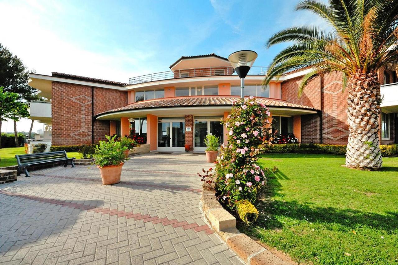 Apartment In Cecina Mare With Outdoor Pool Marina di Cecina Eksteriør billede